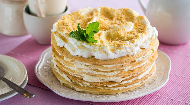Торт с кремом и мятой