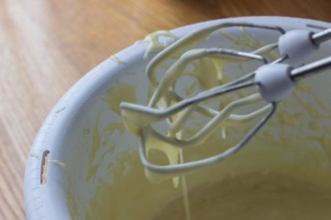 Шарлотка с яблоками: классический рецепт