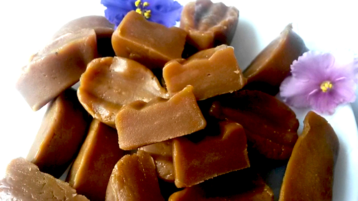 коровка с орехами